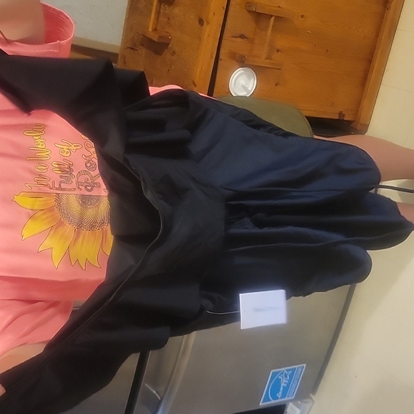 Nwt lady's 1 piece bathingsuit - Picture 3 of 4